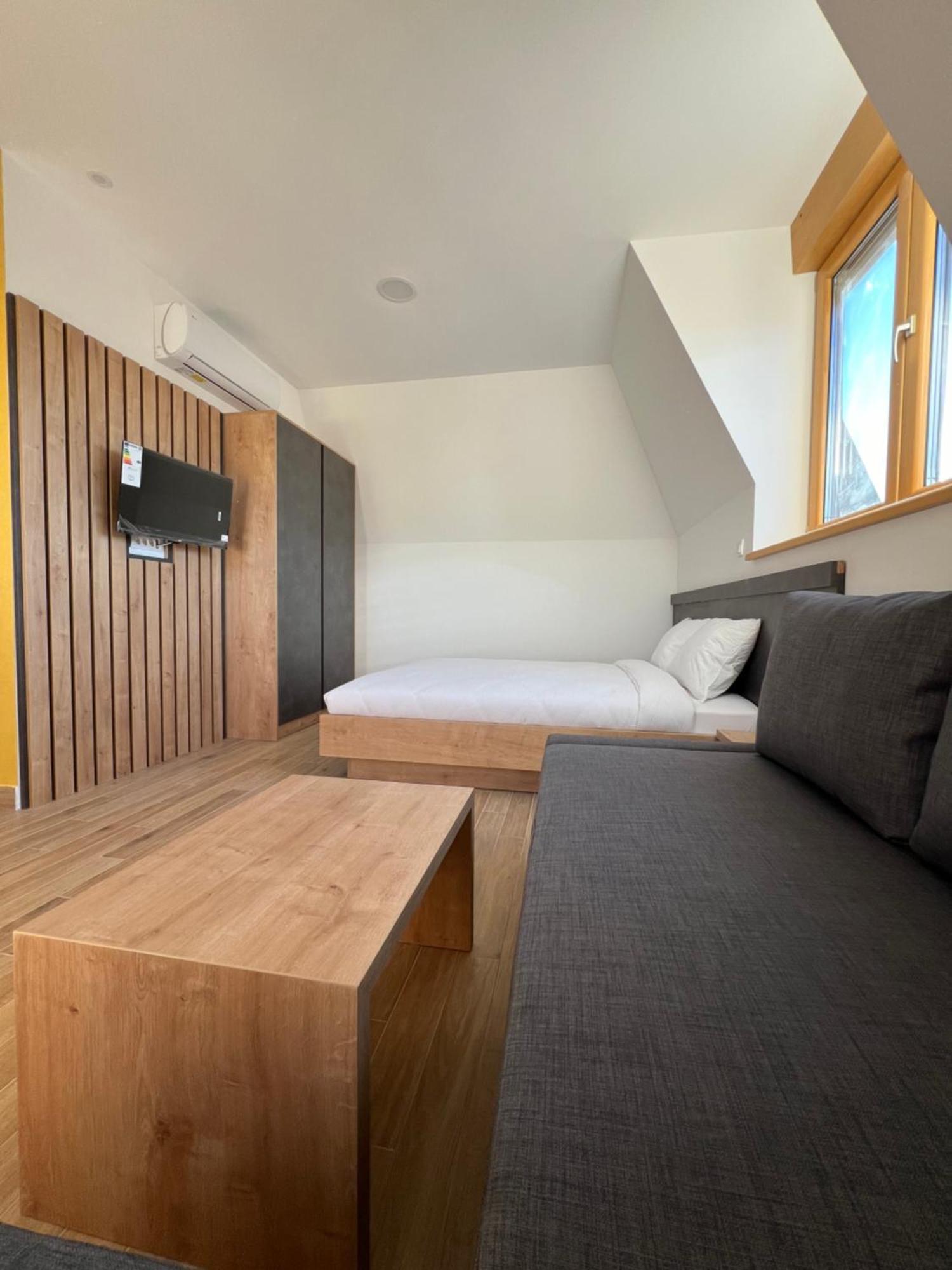 Zlatni Odmor Aparthotel ซลาตีบอร์ ภายนอก รูปภาพ
