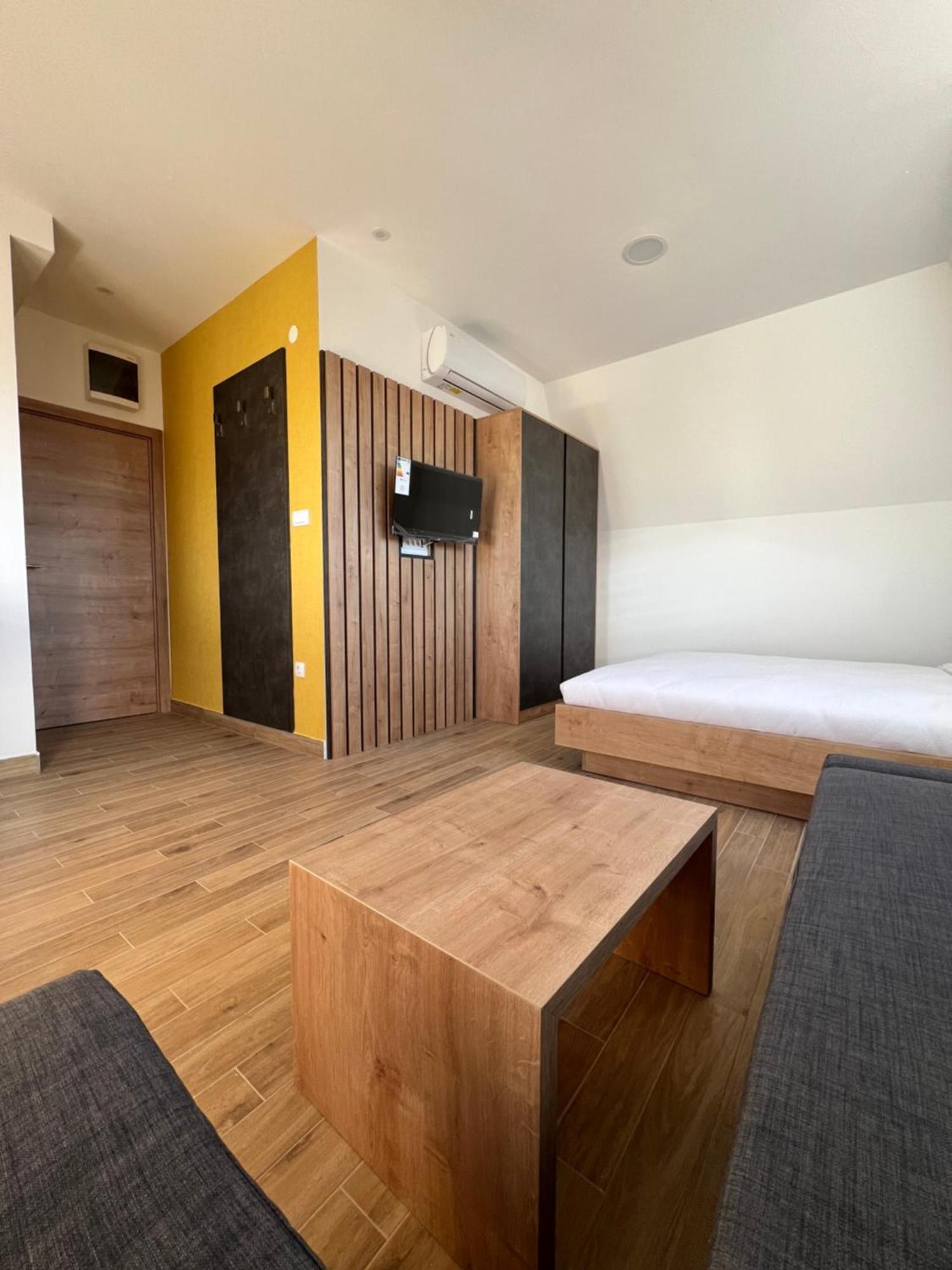 Zlatni Odmor Aparthotel ซลาตีบอร์ ภายนอก รูปภาพ
